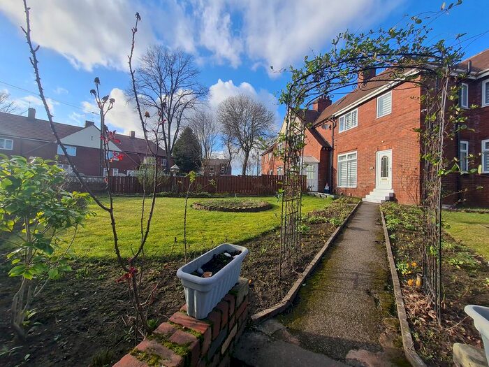 3 Bedroom Semi-Detached House To Rent In Kingsmead, Pontefract WF8