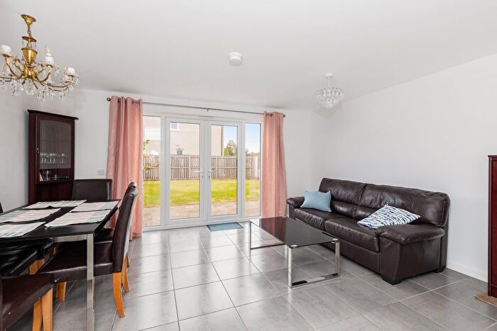 3 Bedroom End Of Terrace House For Sale In Reeforts Avenue, Bilston, EH25