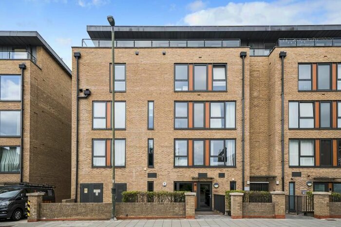 2 Bedroom Flat To Rent In Hatton House, Wimbledon, SW19