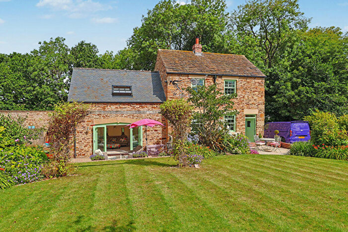 2 Bedroom Detached House For Sale In Dunston Grange, Dunston, Chesterfield, S41