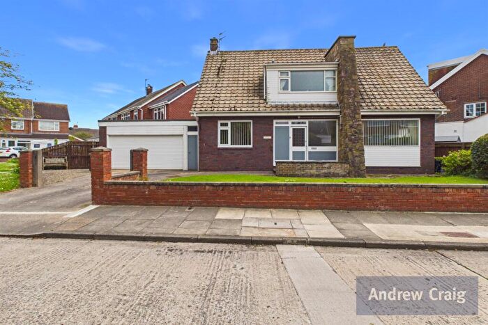 3 Bedroom Detached House For Sale In Lonsdale Avenue, South Bents, SR6