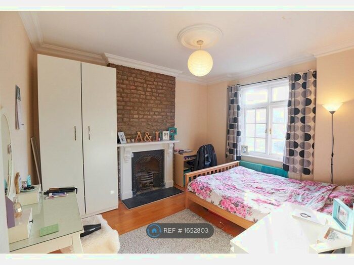 3 Bedroom Flat To Rent In Stock Orchard Crescent, London, N7