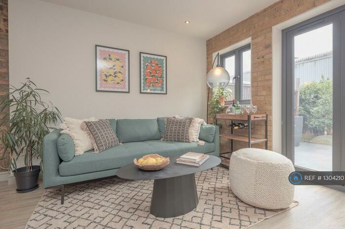 3 Bedroom Flat To Rent In Marsala Road, London, SE13