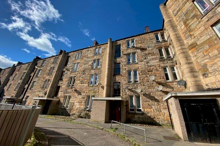 2 Bedroom Flat To Rent In Mannering Court, Glasgow, G41