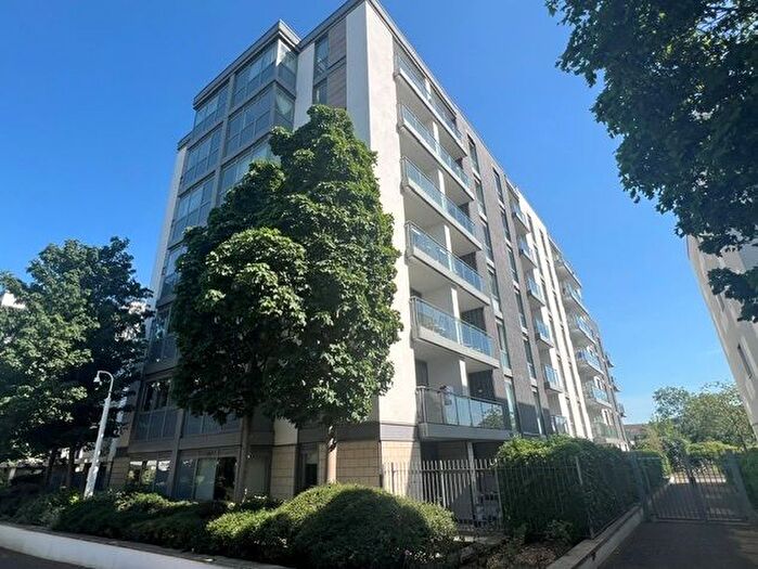 1 Bedroom Flat For Sale In Simmonds House, Clayponds Lane, Brentford, TW8