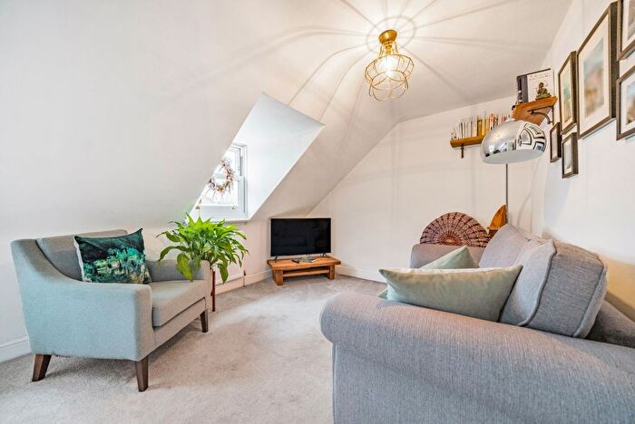 1 Bedroom Flat To Rent In Kingston Road, Wimbledon, London, SW19