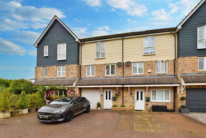 3 Bedroom Mews To Rent In Bridge Place, Aylesford, ME20