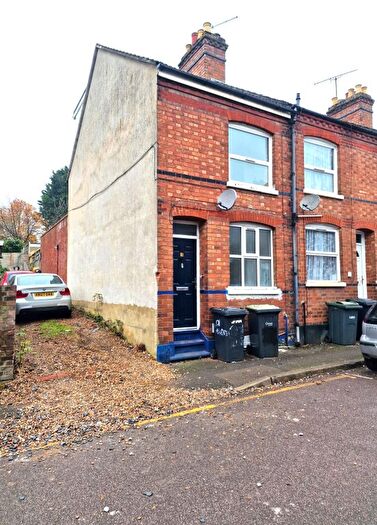 4 Bedroom Terraced House To Rent In Hillside Road, Luton, LU3