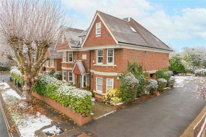 2 Bedroom Apartment To Rent In Park Rise, Leatherhead, Surrey, KT22