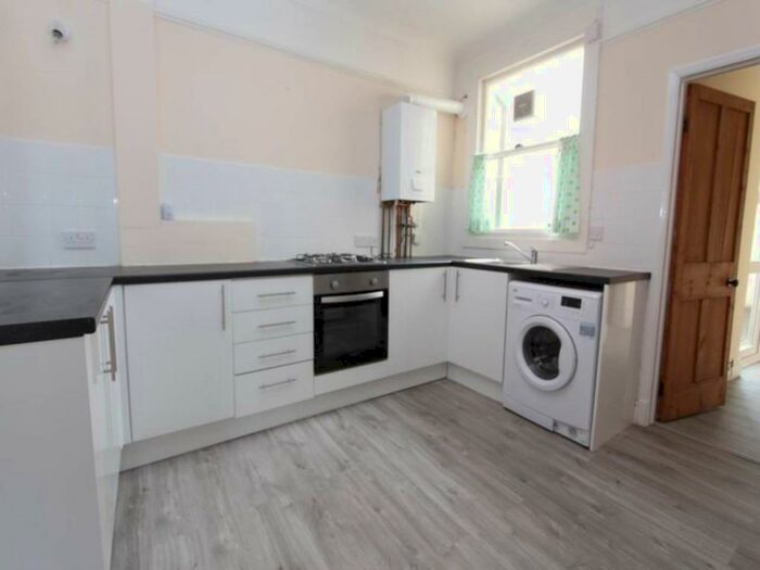 2 Bedroom Ground Flat To Rent In Fields Park Road, Pontcanna, Cardiff, CF11