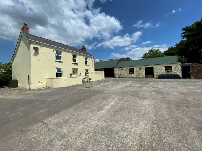 3 Bedroom Smallholding For Sale In Henfwlch Road, Carmarthen, SA33