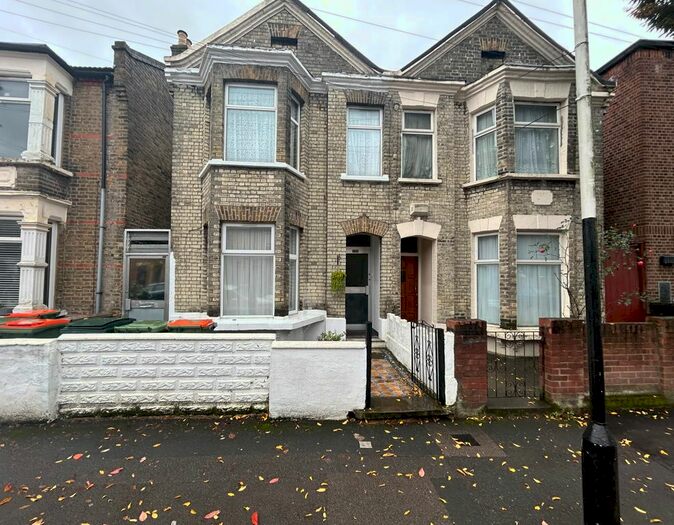 2 Bedroom Flat To Rent In Godwin Road, London, E7