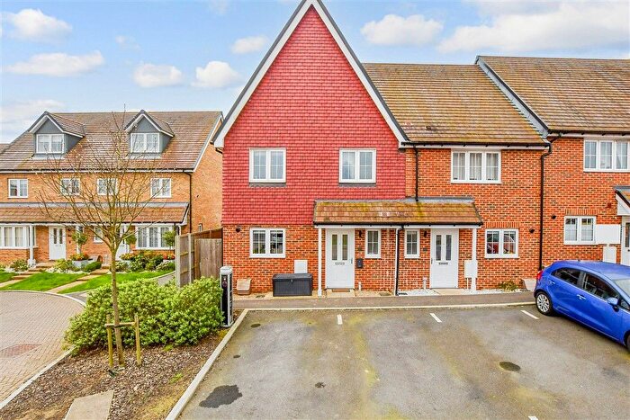 3 Bedroom End Terrace House For Sale In Marigold Place, Coxheath, Kent, ME17