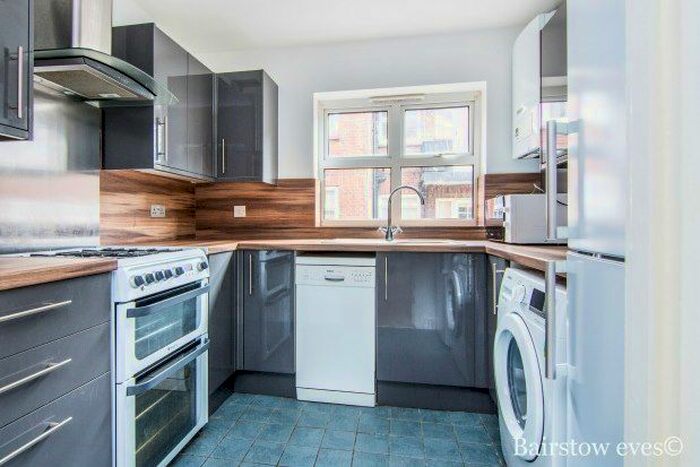 2 Bedroom Flat To Rent In Gilbert Road, Romford RM1