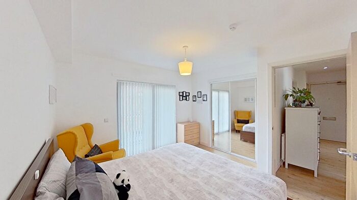 2 Bedroom Flat To Rent In Colonsay Close, Edinburgh, EH5