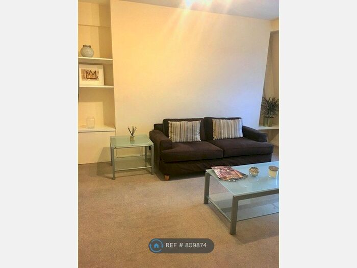 1 Bedroom Flat To Rent In Streatleigh Court, London, SW16