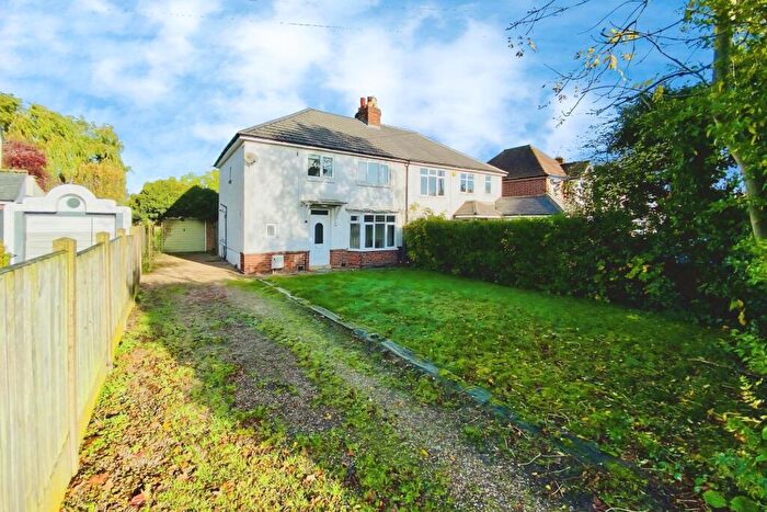 3 Bedroom Semi-Detached House For Sale In Hinckley Road, Leicester Forest East, LE3