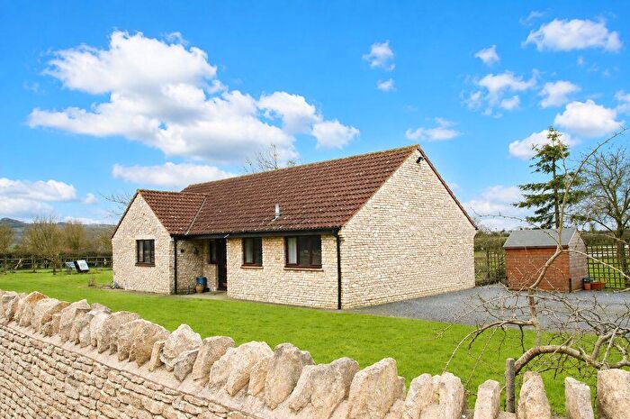 3 Bedroom Bungalow To Rent In Riding Barn Hill, Wick, Bristol, BS30