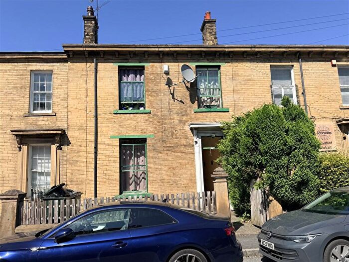 10 Bedroom Terraced House For Sale In Edmund Street, Bradford, BD5