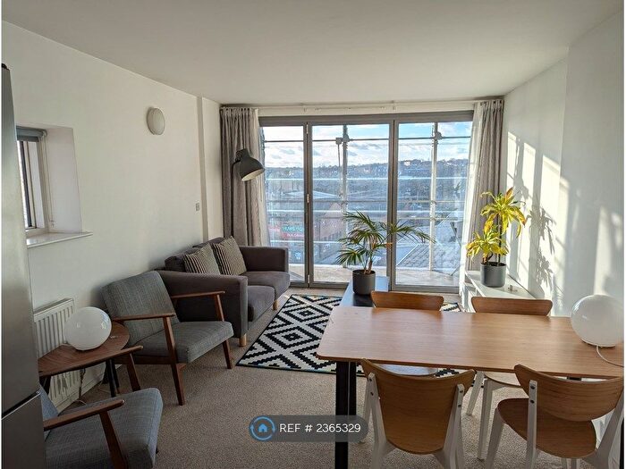 2 Bedroom Flat To Rent In Sarawak Court, London, SE15