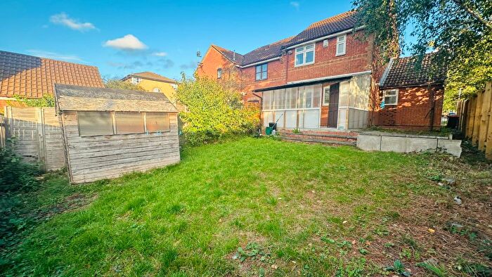 4 Bedroom Semi-Detached House To Rent In Oldbrook Boulevard, Milton Keynes, MK6