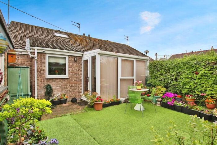 2 Bedroom Semi-Detached Bungalow For Sale In Langford Walk, Hull, HU4