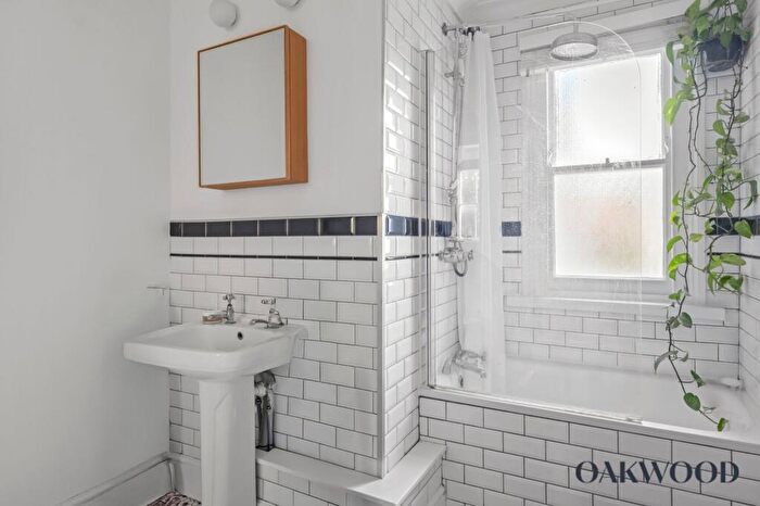 1 Bedroom Flat For Sale In Cazenove Road, London, N16