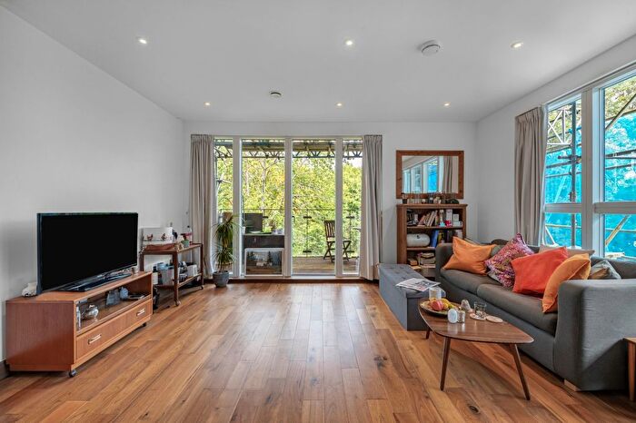 2 Bedroom Flat To Rent In Beaufort Court, Maygrove Road, NW6