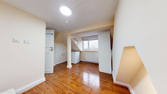 1 Bedroom Property To Rent In Dollis Hill Lane, Neasden, London, NW2