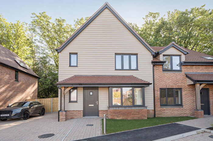 3 Bedroom Semi-Detached House For Sale In Roebuck Close, Bishopstoke, Eastleigh, Hampshire, SO50