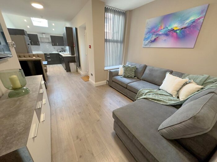 6 Bedroom House To Rent In Leopold Road, L7