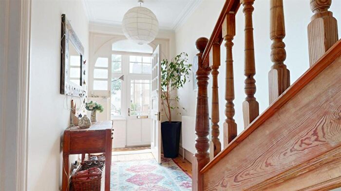 4 Bedroom Detached House For Sale In Spa Road, Weymouth, DT3