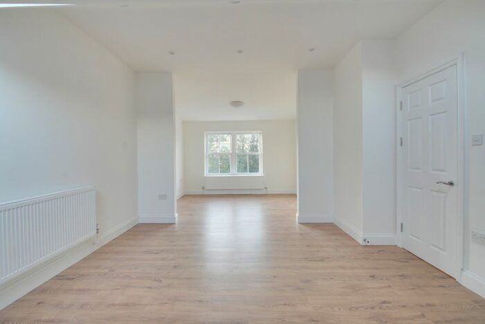 1 Bedroom Flat To Rent In Selborne Road, Southgate, N14