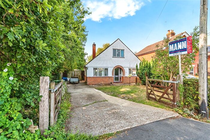 3 Bedroom Bungalow For Sale In Jacobs Gutter Lane, Hounsdown, Southampton, Hampshire, SO40