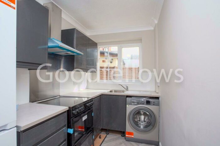 2 Bedroom Semi-Detached House To Rent In Central Road, SM4