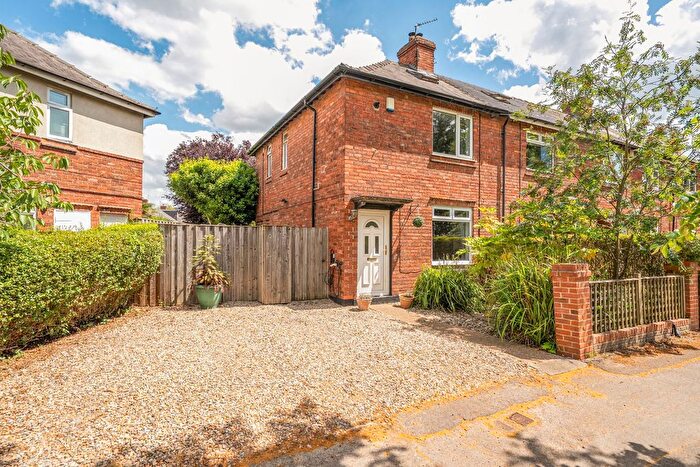 2 Bedroom End Of Terrace House For Sale In Fifth Avenue, York, YO31