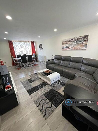 3 Bedroom End Of Terrace House To Rent In Hobart Walk, St. Albans, AL3