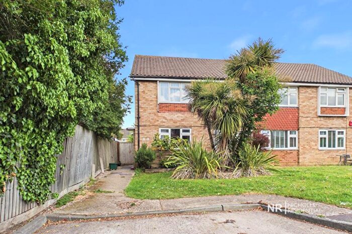 2 Bedroom Maisonette For Sale In Cyclamen Way, West Ewell, Surrey., KT19
