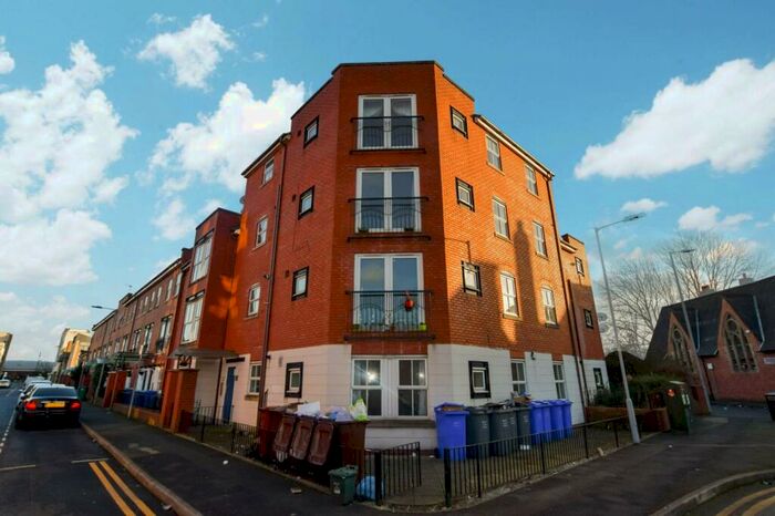 2 Bedroom Flat To Rent In Rook Street, Hulme, Manchester, M15