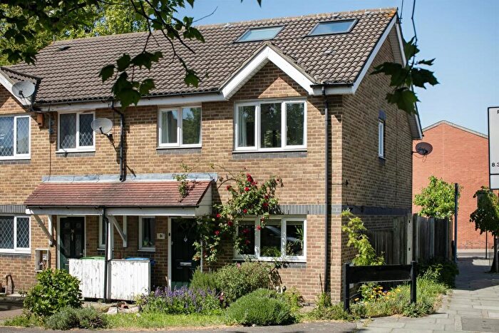 4 Bedroom End Of Terrace House For Sale In Sandlings Close, Peckham, SE15