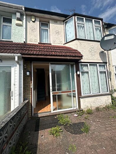 3 Bedroom Property To Rent In Greenwood Ave, Enfield, EN3