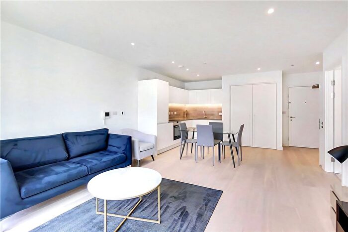 1 Bedroom Flat To Rent In Fairwater House, Bonnet Street, London, E16