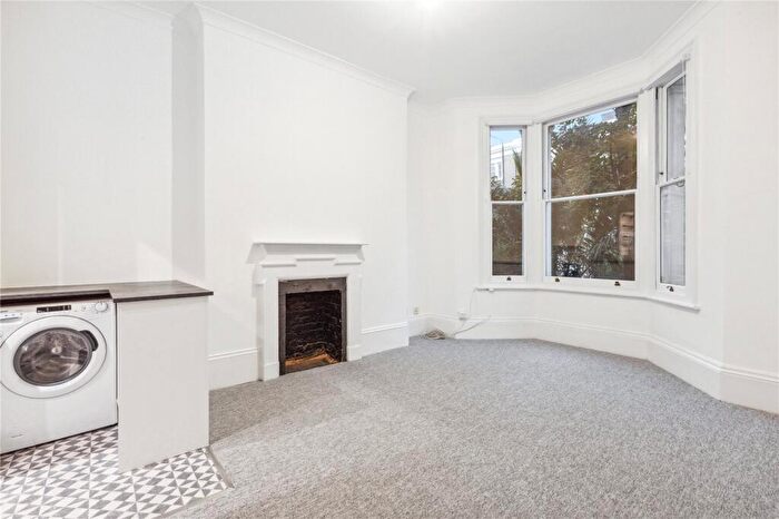 2 Bedroom Apartment To Rent In Edith Grove, London, SW10
