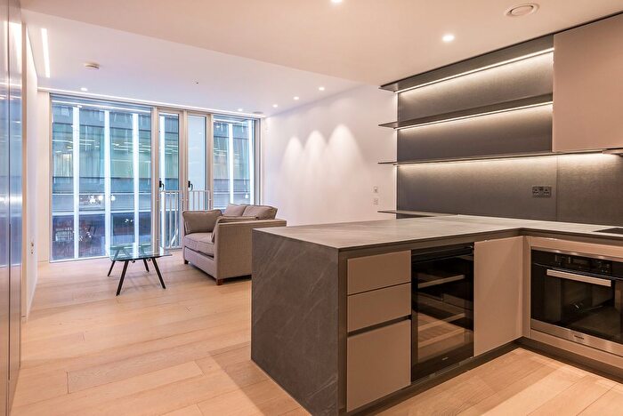 1 Bedroom Flat To Rent In Buckingham Palace Road, Victoria, SW1W