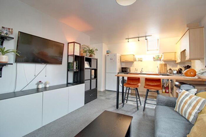 2 Bedroom Coach House For Sale In Piernik Close, Swindon, SN25