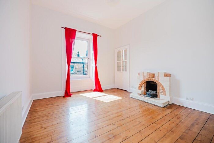 2 Bedroom Property To Rent In L Oxford Street, Edinburgh, EH8