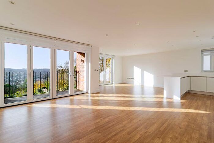 2 Bedroom Flat For Sale In Landscape Road, Warlingham, CR6