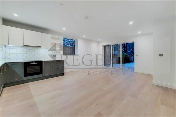 2 Bedroom Flat To Rent In Chapman House, Filmwork Walk W5