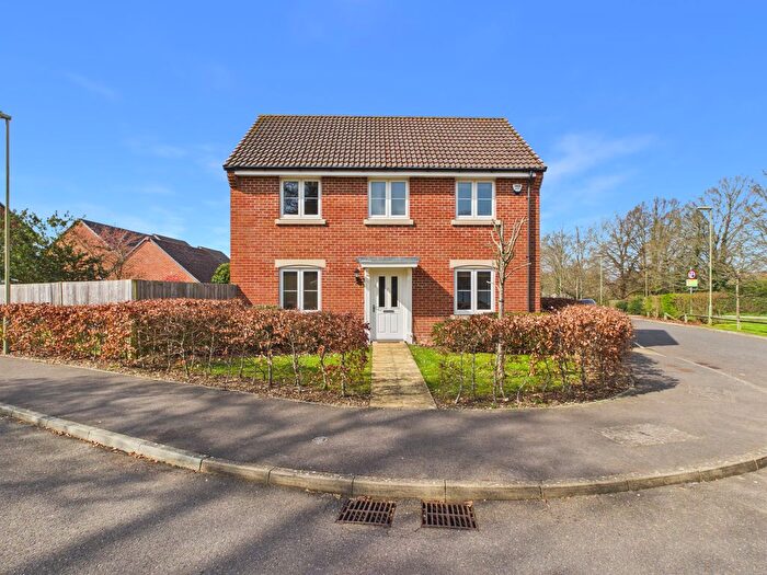 3 Bedroom Detached House For Sale In Rothschild Drive, Sarisbury Green, SO31