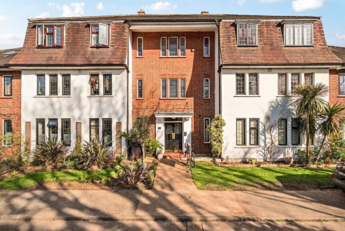 2 Bedroom Flat For Sale In Tower Road, Strawberry Hill, TW1